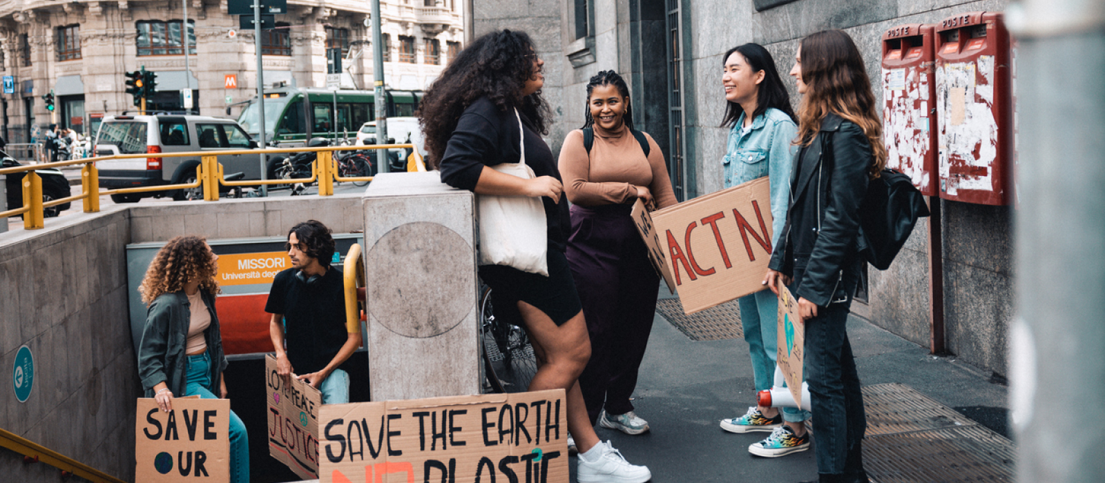 Teenage friends are advocating for change to cope with climate anxiety.