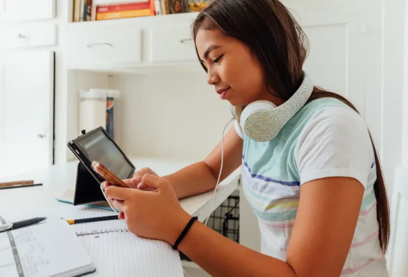 Teen chatting with her therapist on her phone