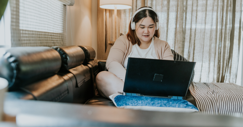 A female teen who's neurodivergent logs into virtual therapy.