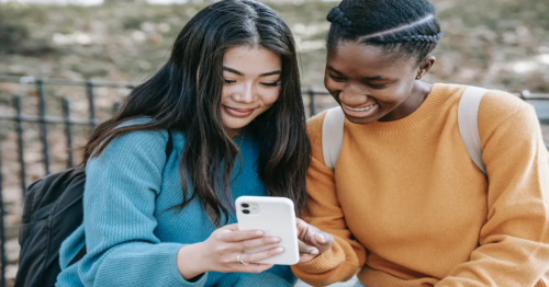 Two teens back to school without stress