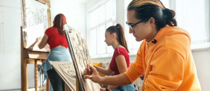 Teens drawing for art therapy