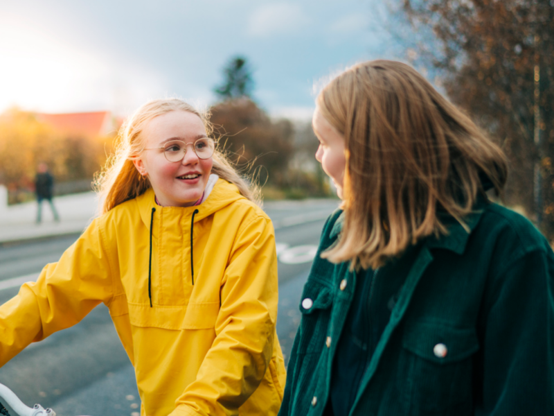 A teenager walks home with her sister. She is in Charlie Health's virtual IOP for severe anxiety.