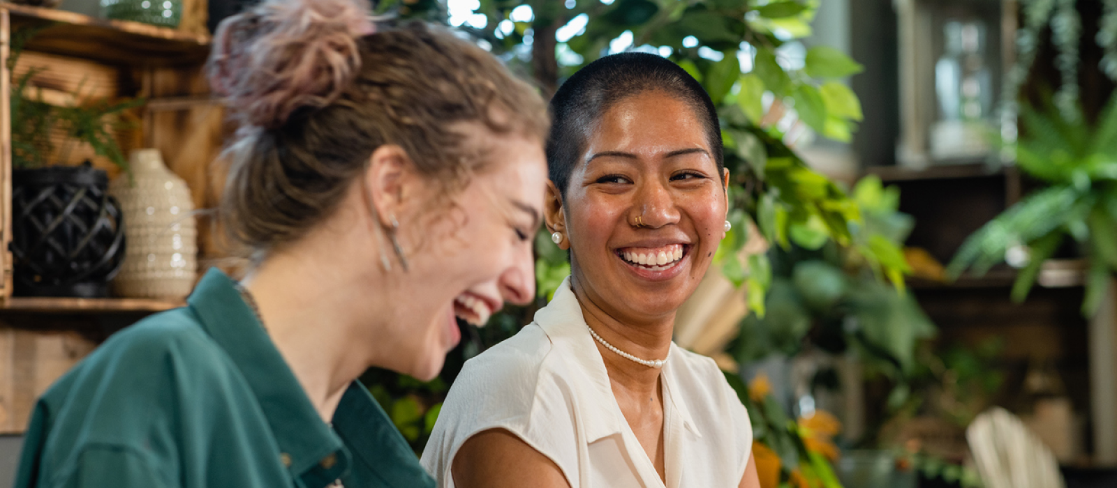 A young woman sits with her friend outside. She has healed from trauma with DBT.