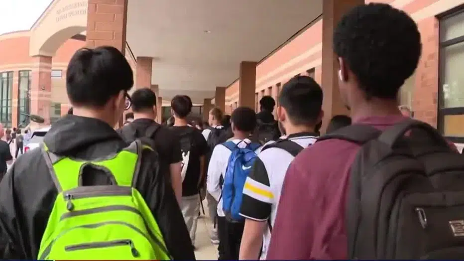 Students walking in to school