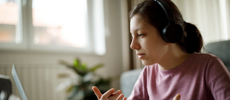 A young girl is in virtual therapy for intrusive thoughts.