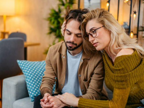 A young couple is in therapy using 5 tips for managing life with an alcoholic partner.