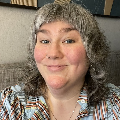 Beth Couture is a Licensed Social Worker who facilitates poetry therapy groups at Charlie Health as an Experiential Therapist.