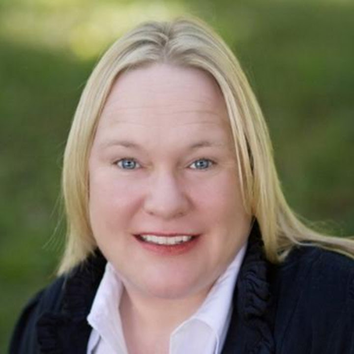 Nicole Lonano is a Group Facilitator at Charlie Health.