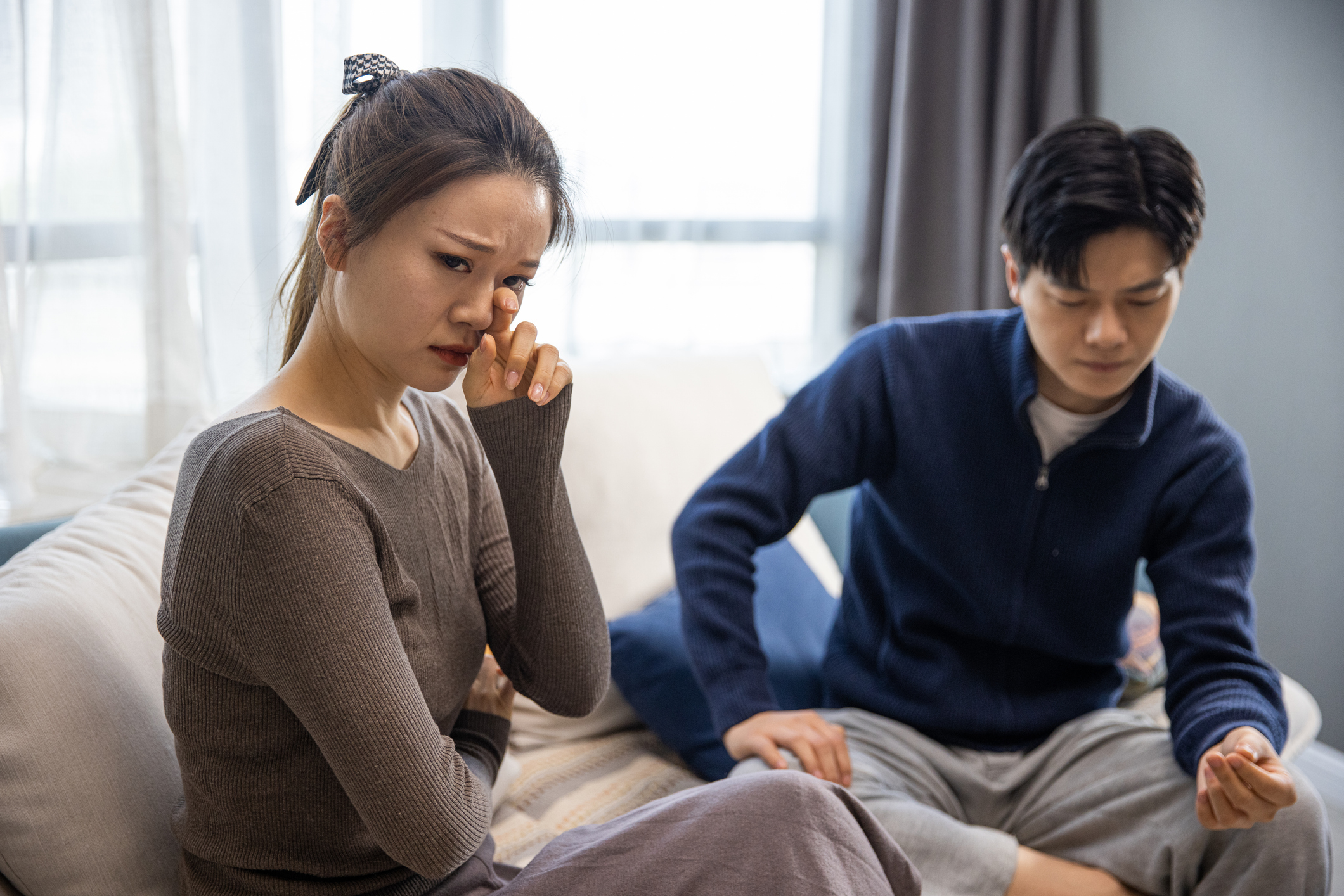 Couple trying to work things out after one of them had a anger burst.