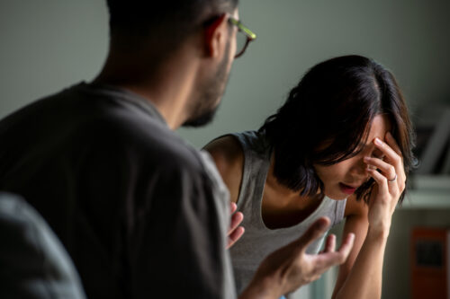 Couple arguing as she tries to break up with him because he's a narcissist.