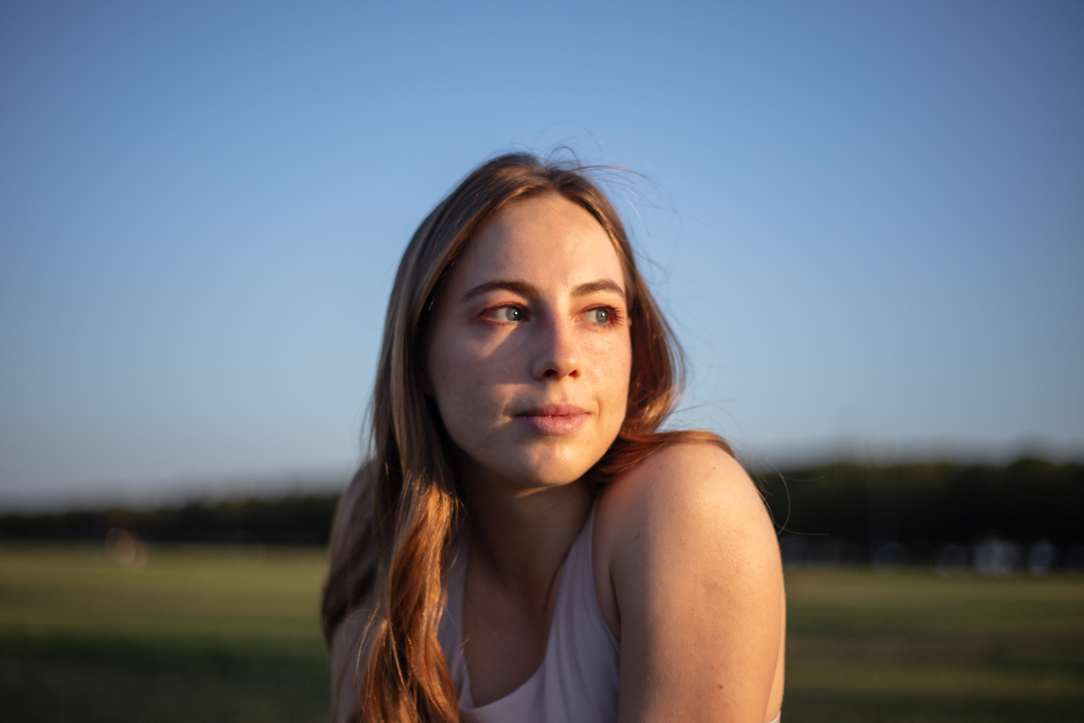 Young woman gazing thoughtfully outdoors, symbolizing recovery and reflection on Naltrexone treatment for Alcohol Use Disorder.
