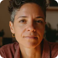 Portrait of Erica, a 34-year-old Charlie Health client